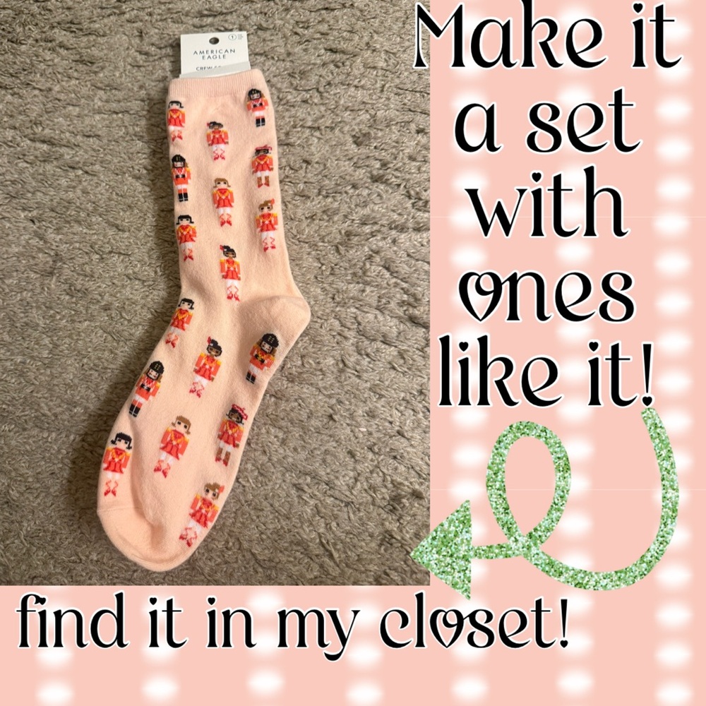 American Eagle AE Red Pink Christmas Tree Snack Cake Graphic Women’s Crew Socks - Picture 6 of 7